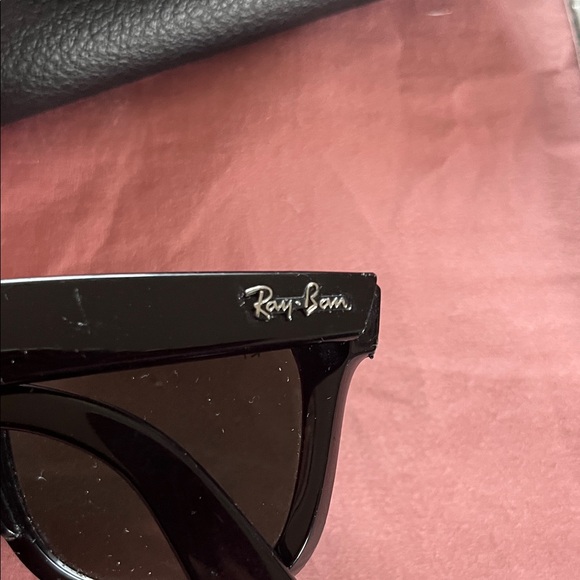 Ray-Ban Classic Black Wayfarer Sunglasses with Case/New Dust Cloth - Picture 10 of 10